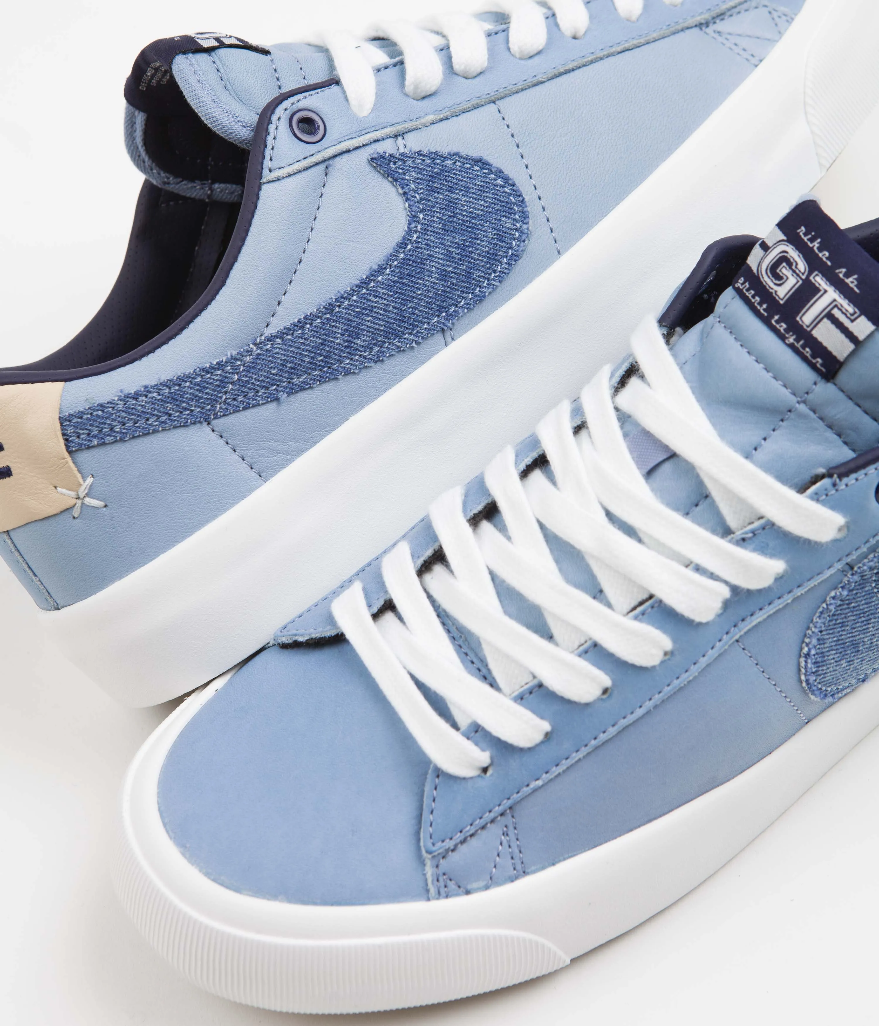 Nike SB Blazer Low Pro GT Premium Shoes - Summit White / Midnight Navy - Summit White